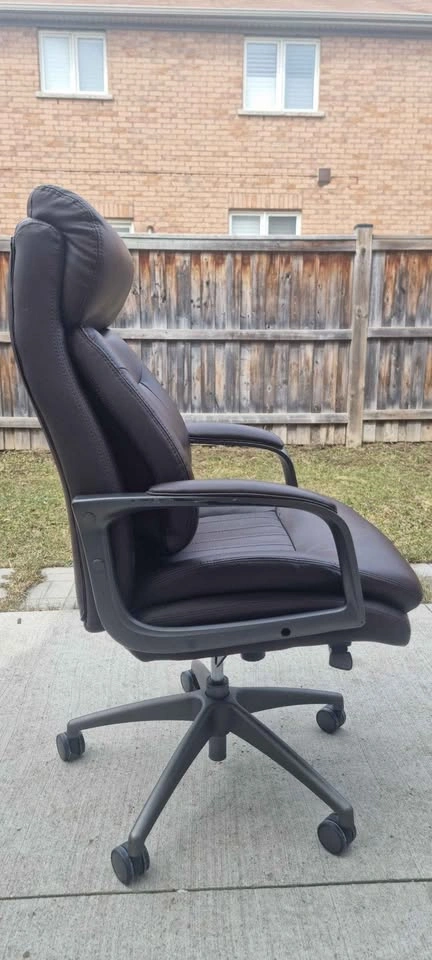 Comfy Brown Executive Office Chair - photo 5