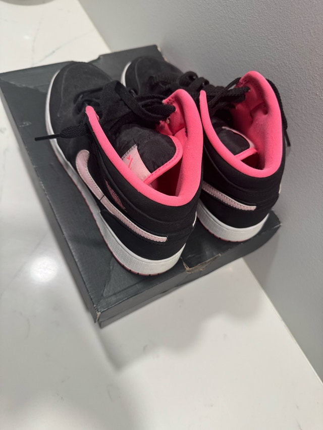 Air Jordan 1 Mid - photo 4
