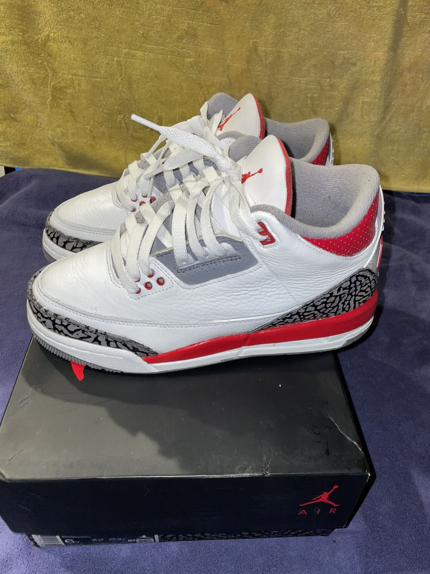 Jordan 3 Fire Red (2022) - Size 6Y - photo 2