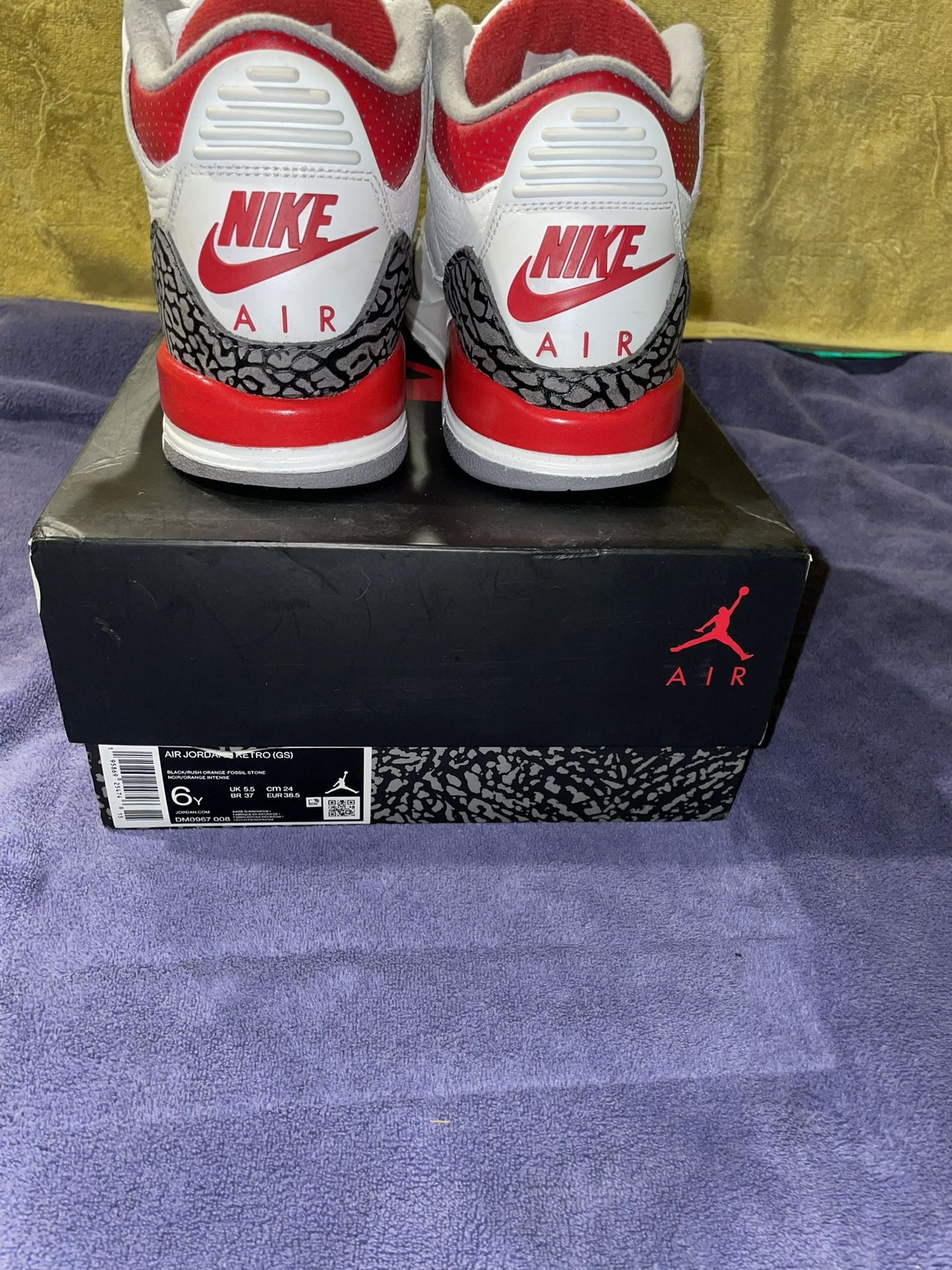 Jordan 3 Fire Red (2022) - Size 6Y - photo 3