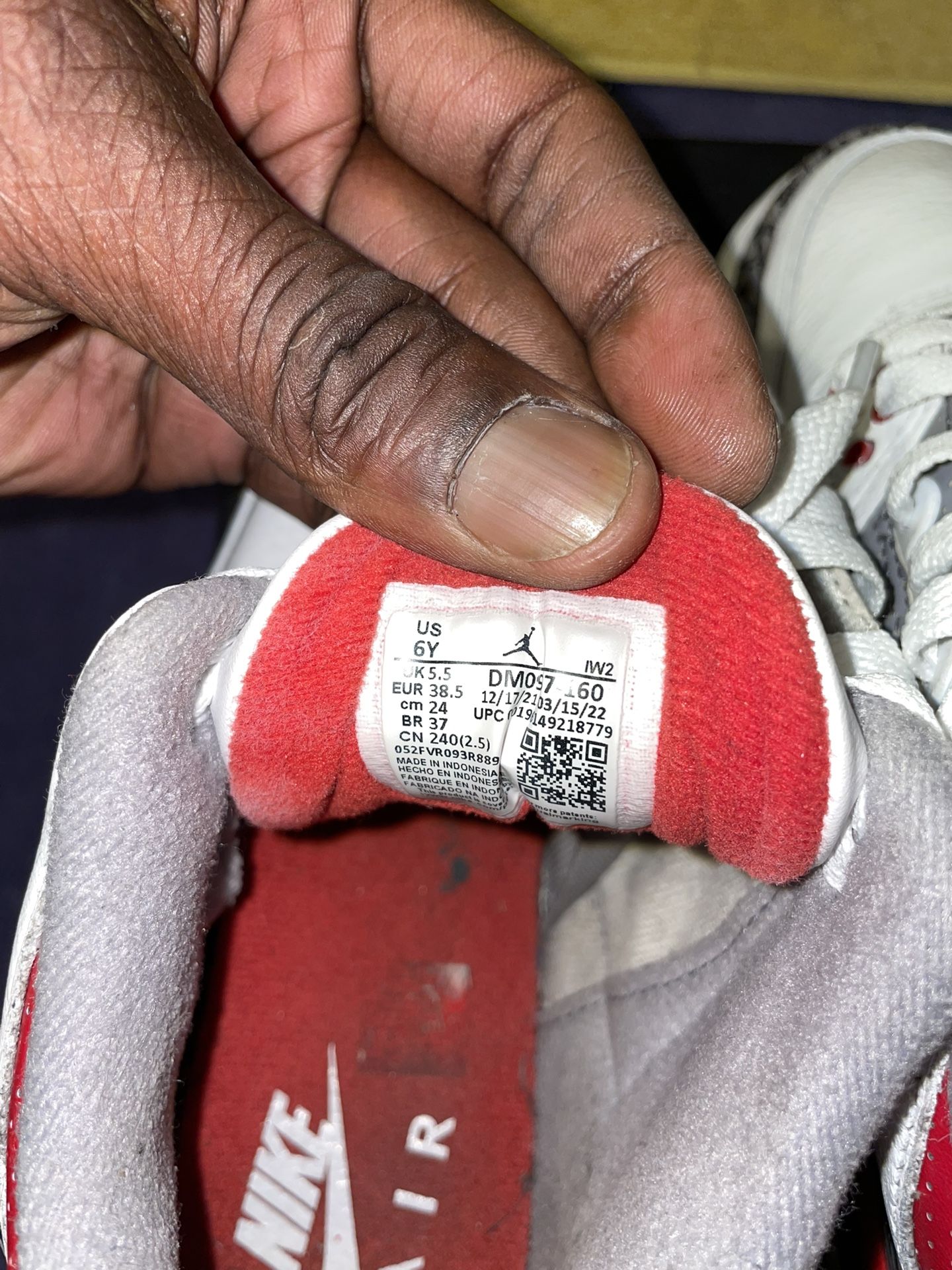 Jordan 3 Fire Red (2022) - Size 6Y - photo 5