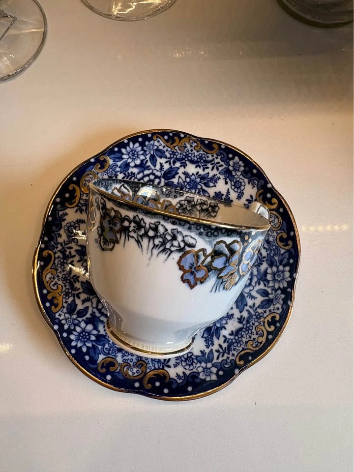 Court China Blue & White Gold Trim Teacup & Saucer - photo 2