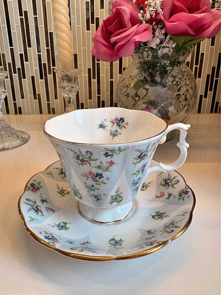 Royal Albert Bone China Teacup Saucer Debutante Series Gaiety Fl