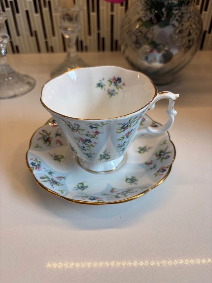 Royal Albert Bone China Teacup Saucer Debutante Series Gaiety Fl - photo 5