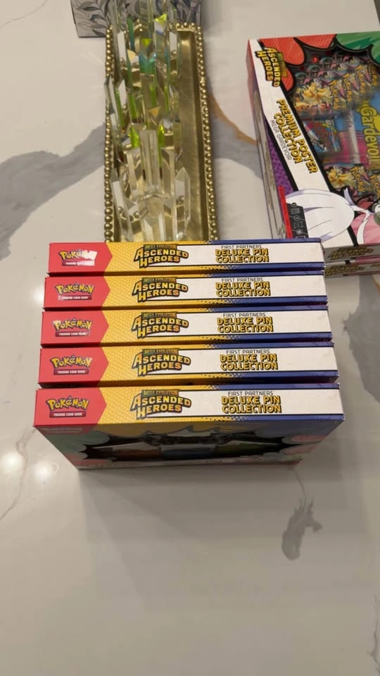 Ascended Heroes Deluxe Pin Collection - photo 3