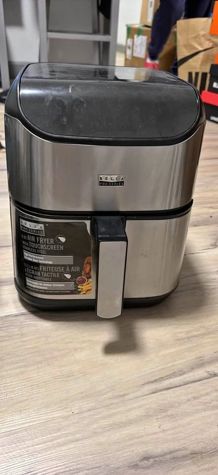 Air fryer with touchscreen