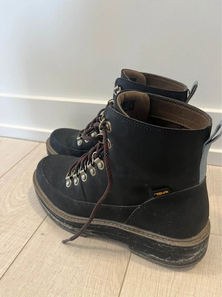 Teva Winter Boots Women Size 9 - photo 2