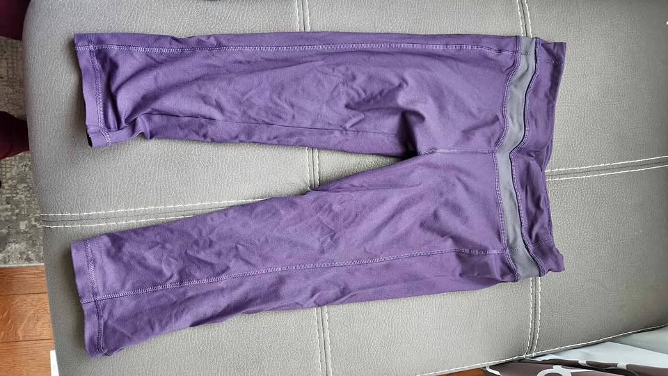 Purple cropped leggings (medium)