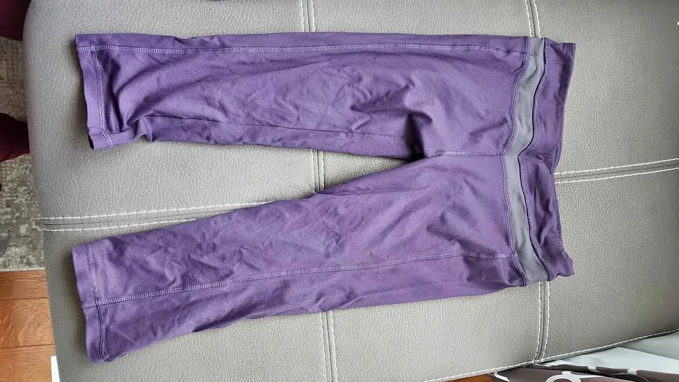 Purple cropped leggings (medium) thumbnail