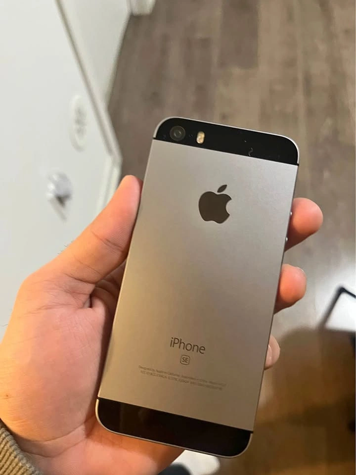 iPhone SE silver