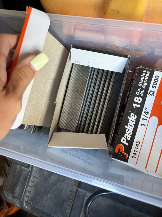 Paslode Staples - 18GA - 1/4-in Crown - 1 1/4-in image indicator(8)