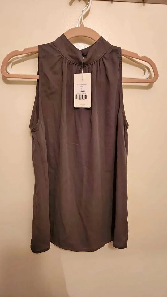 BNWT Olive green sleeveless top (size 4) thumbnail