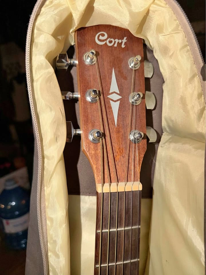 Cort Acoustic Guitar w/ Case – Great Beginner Guitar