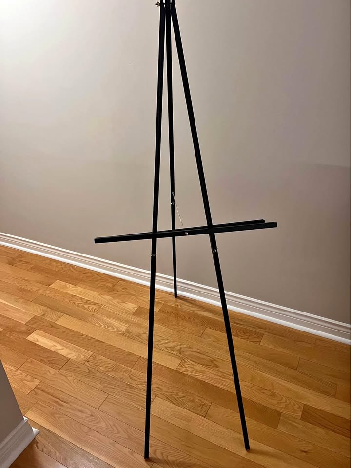 Easel for rent