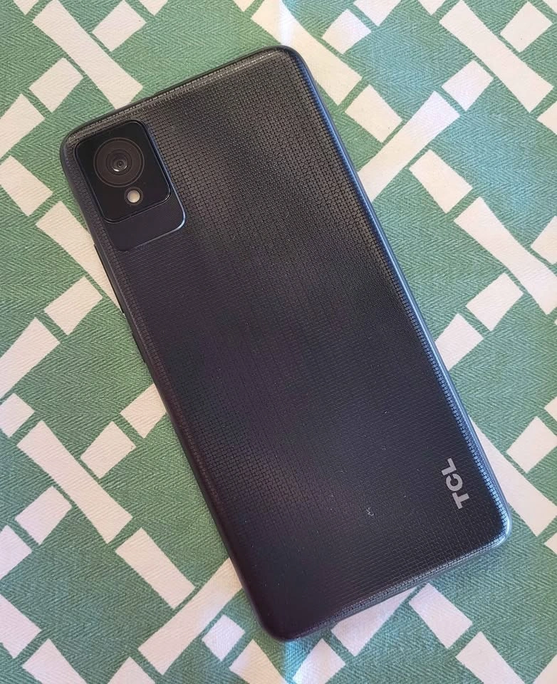 TCL 502 32GB UNLOCKED - photo 2