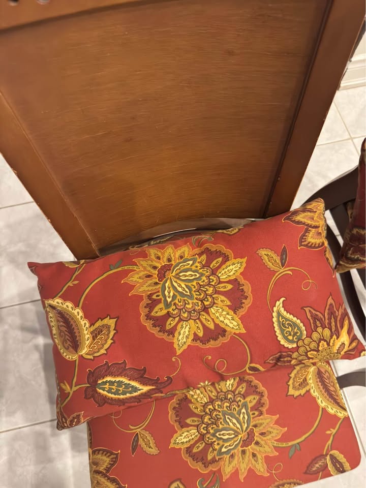 Solid wood accent chairs with matching pillows $15 each - photo 2