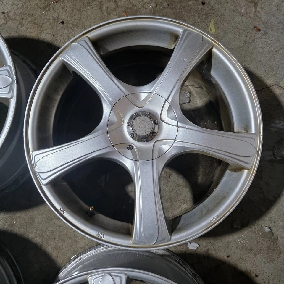 18 inch Alloy Rims 5x114.3 & 5x112 Dual Pattern - photo 3