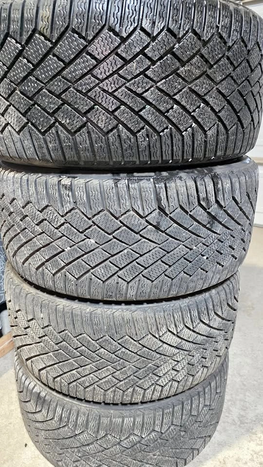 255/35/19 Continental Winter Tires - 90% Tread