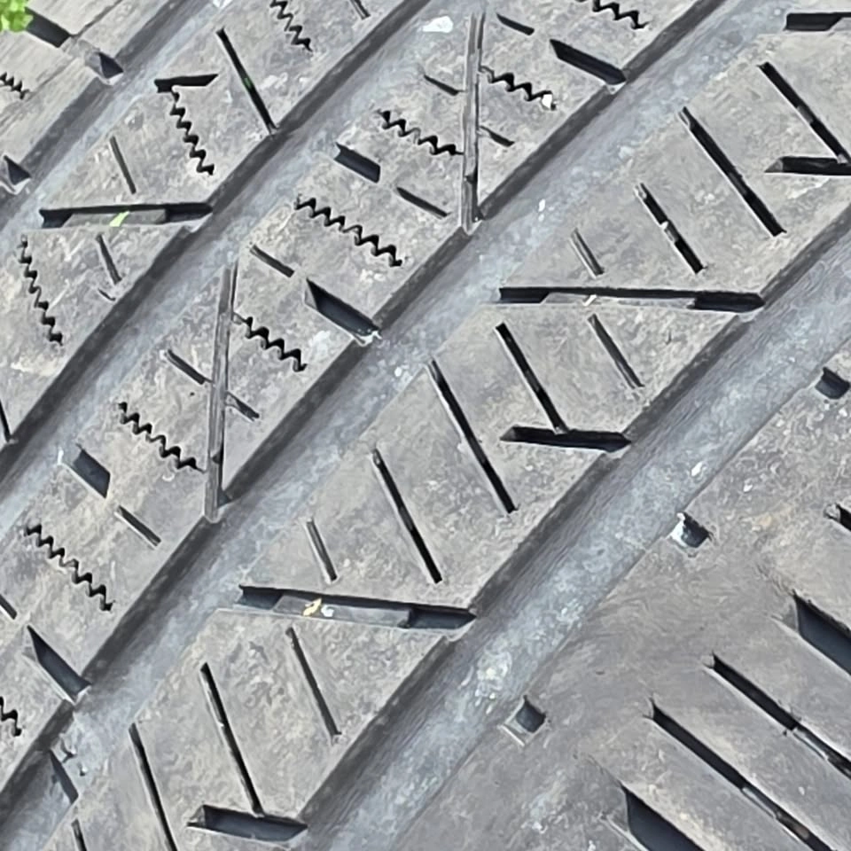 285/45/21 Hankook All Season Tire - photo 5