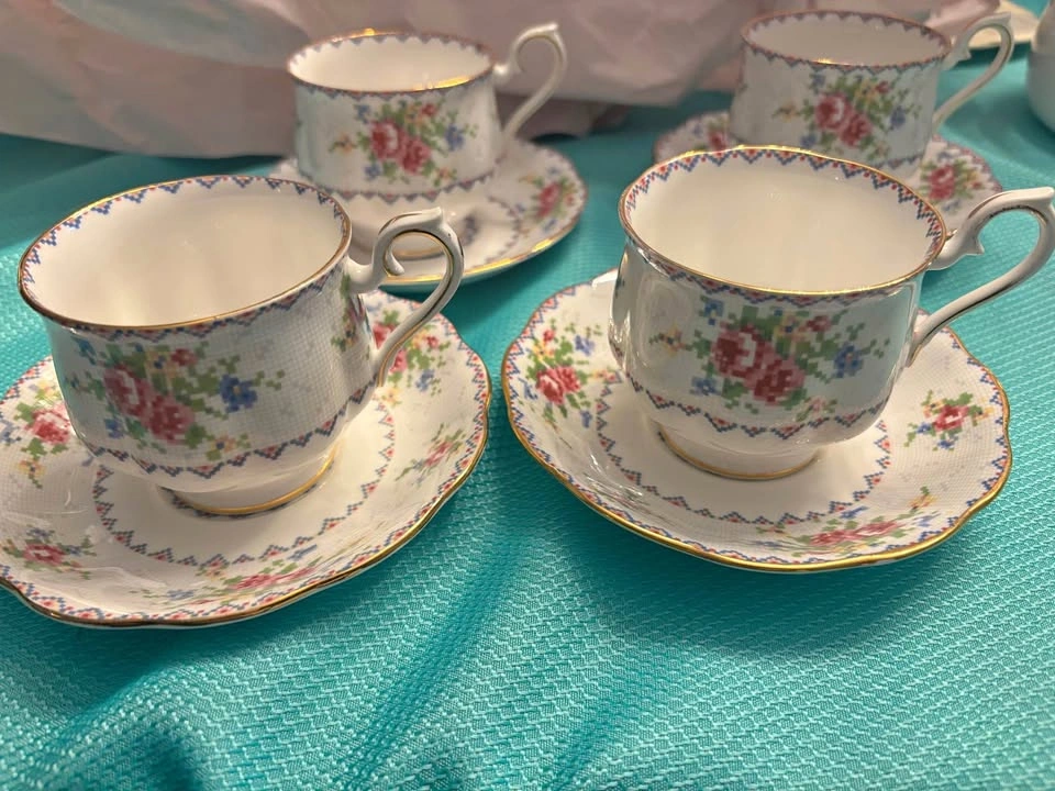 Set of 4 Royal Albert Petit Point Teacups & Saucers