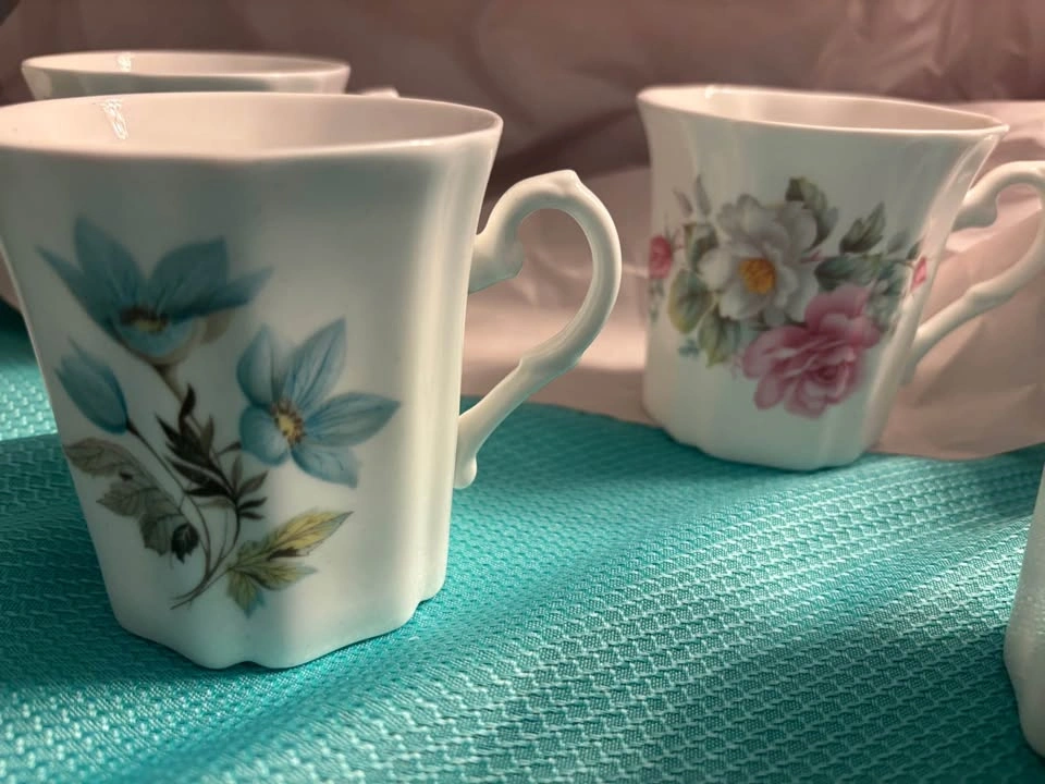 Set of 5 Royal Grafton Bone China Mugs - photo 4