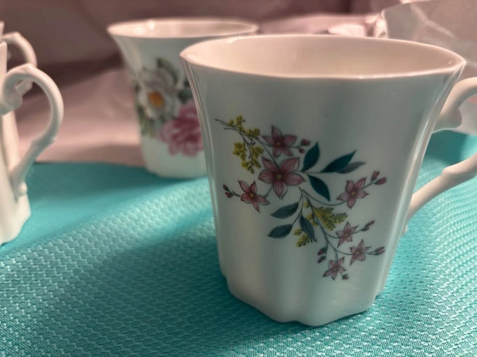 Set of 5 Royal Grafton Bone China Mugs - photo 5