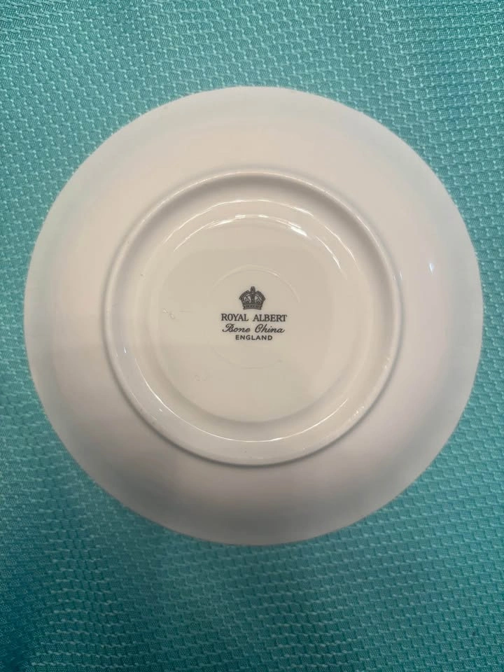 Royal Albert Wedding Anniversary Teacup and saucer set - photo 3