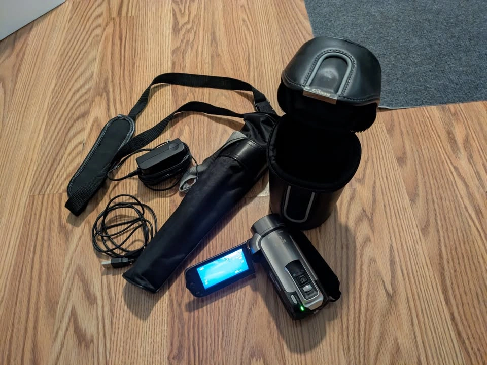 CANON VIXIA HF R100 HD Camcorder Grey - photo 2