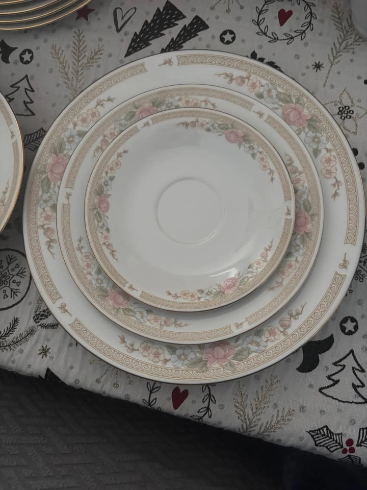 40 pc Fairfield Symphony Fine China Set - 8 Place Settings - photo 3