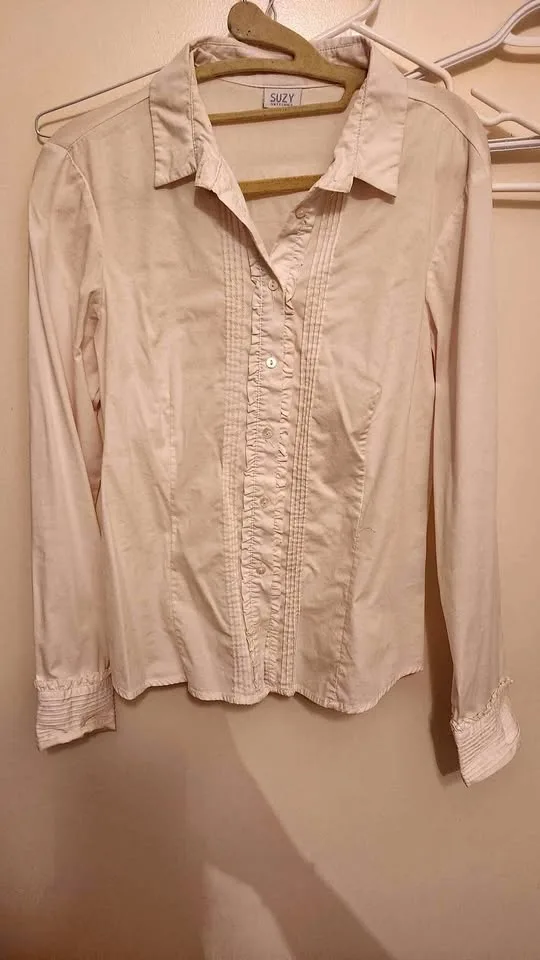 White cotton shirt with ruffle detail (M) thumbnail