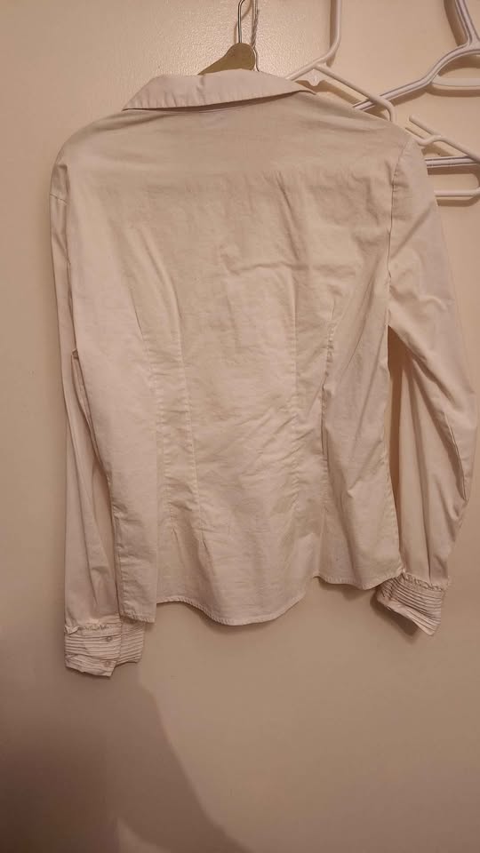 White cotton shirt with ruffle detail (M) - photo 2