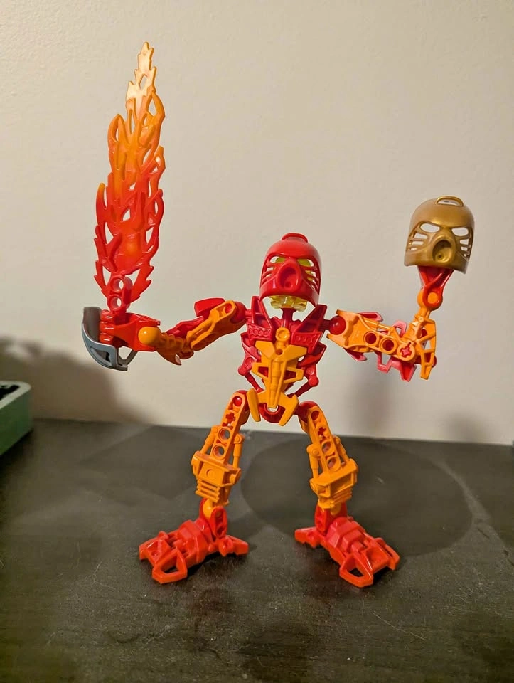 Bionicle 2010 Tahu w/ Gold Mask