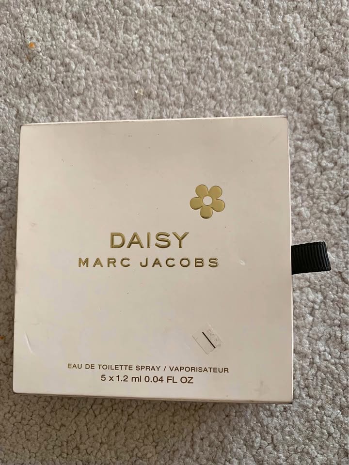 Daisy Marc Jacobs perfume sample