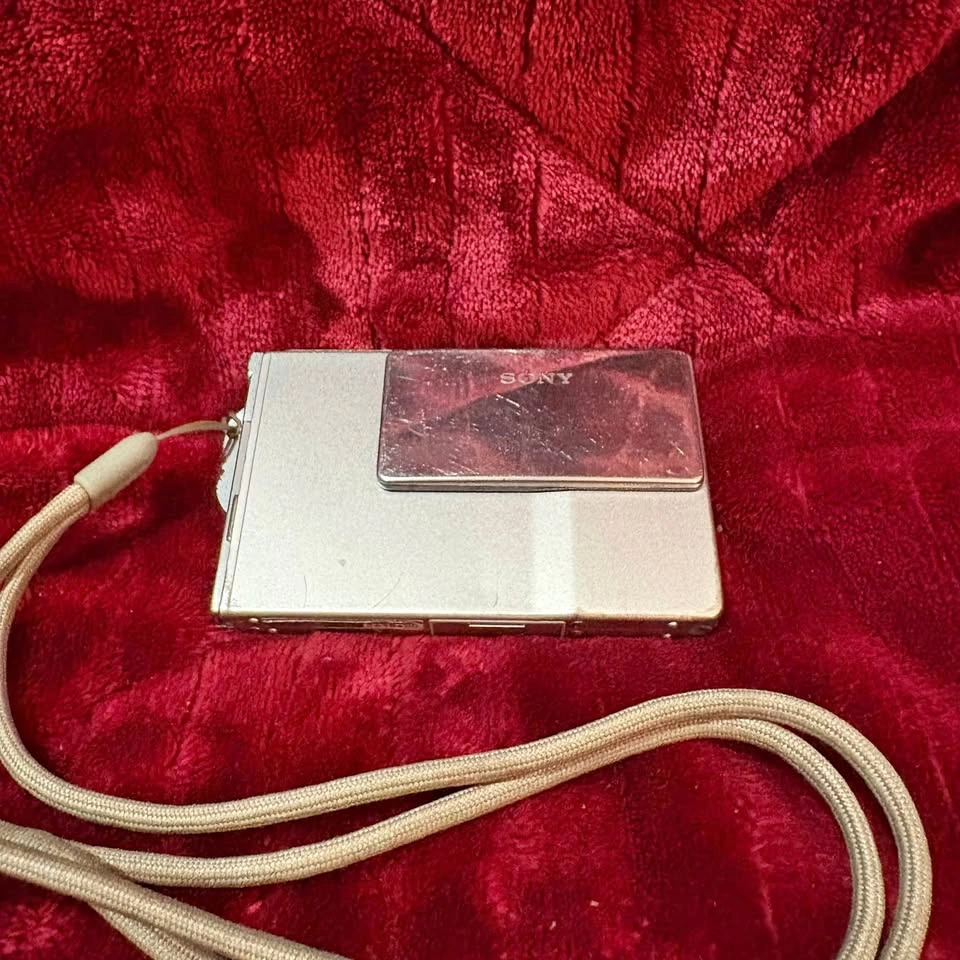 Sony DSC-T7 Camera