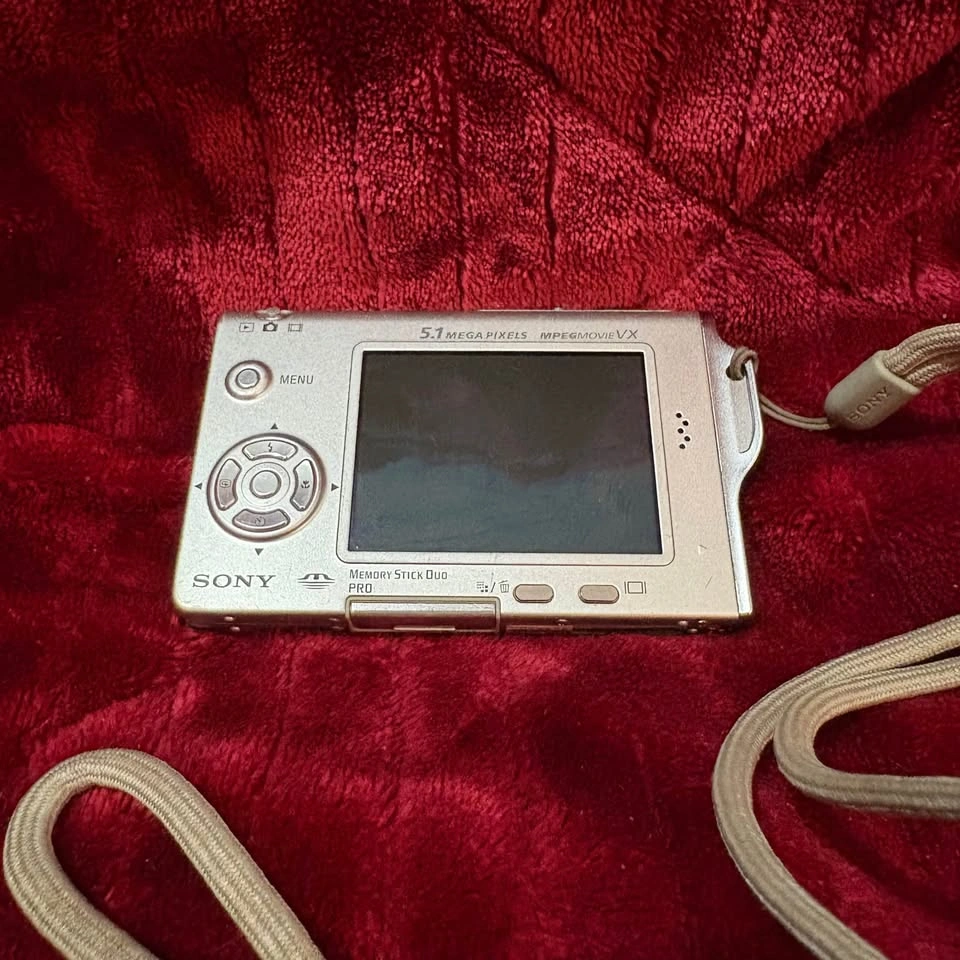 Sony DSC-T7 Camera - photo 2
