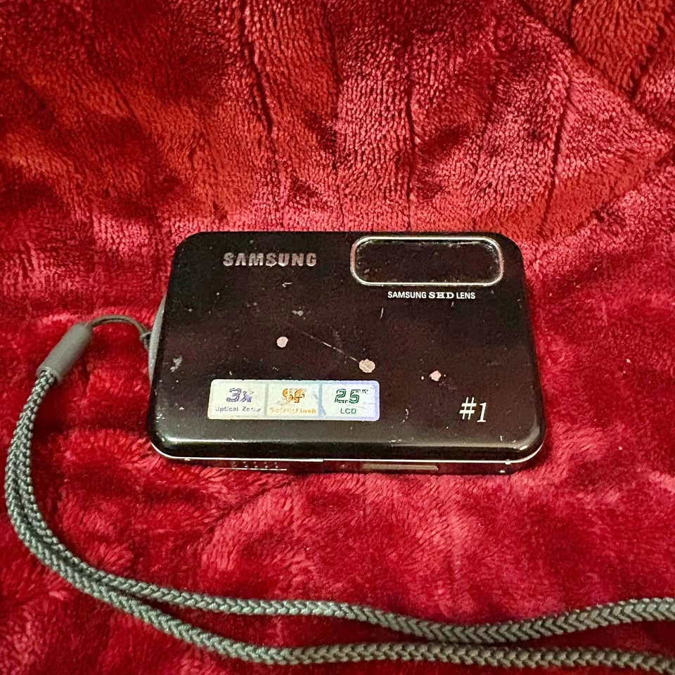 Samsung Digimax i5 Digital Camera