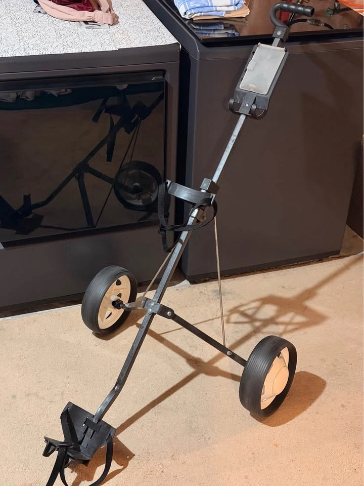 Golf Push Cart - 2 Wheels - Great Condition - photo 2