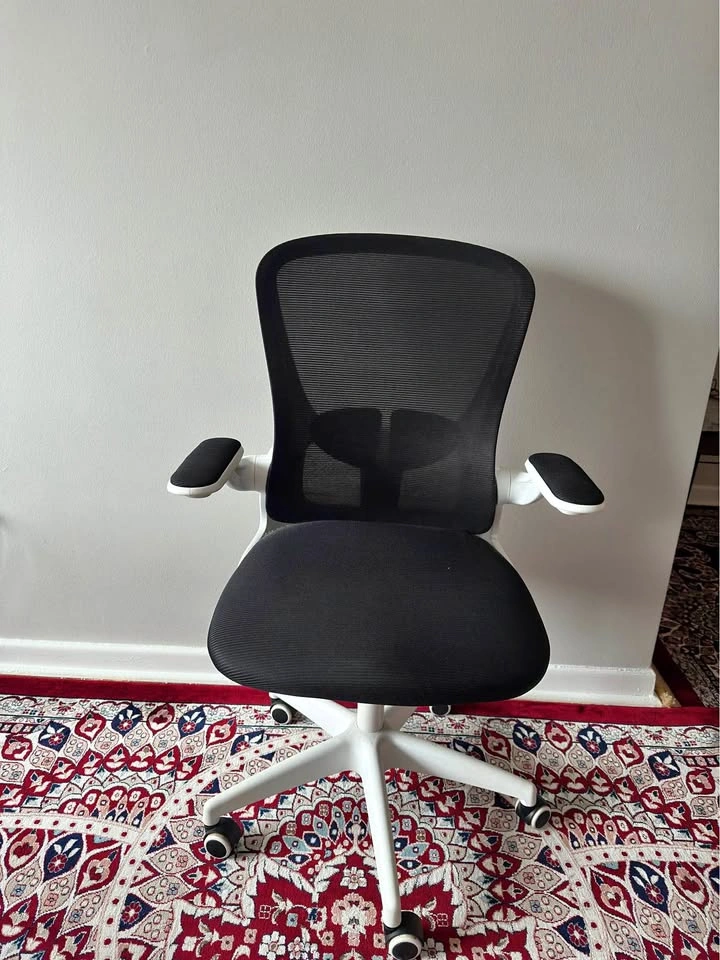 Modern Ergonomic Gaming/Office Chair – Excellent Condition