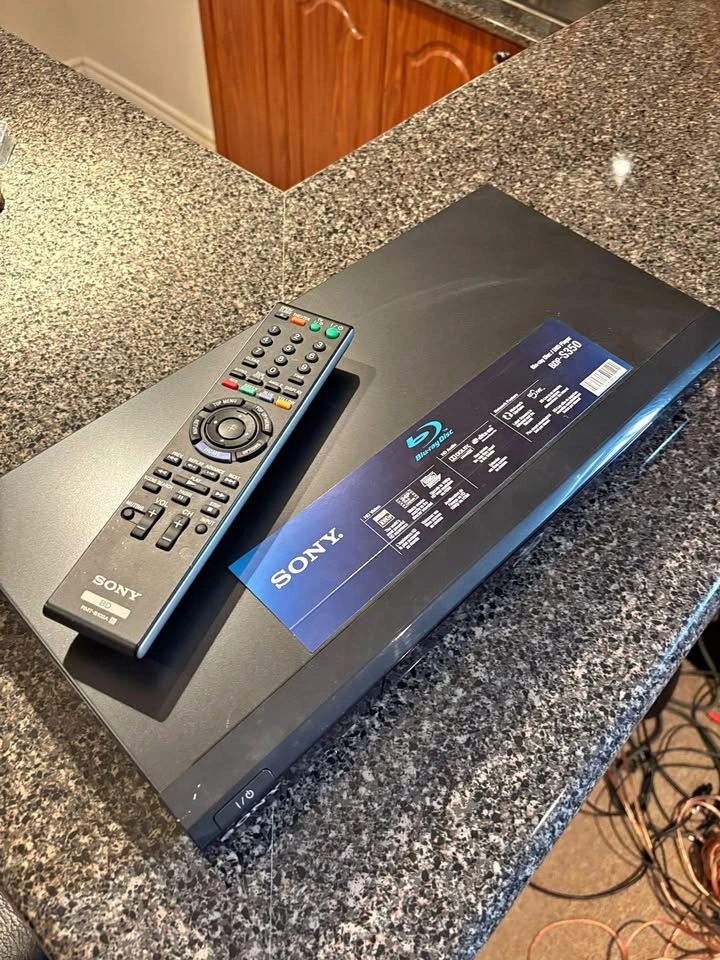 Sony BDP-S350 Blu-Ray & DVD Player + Remote