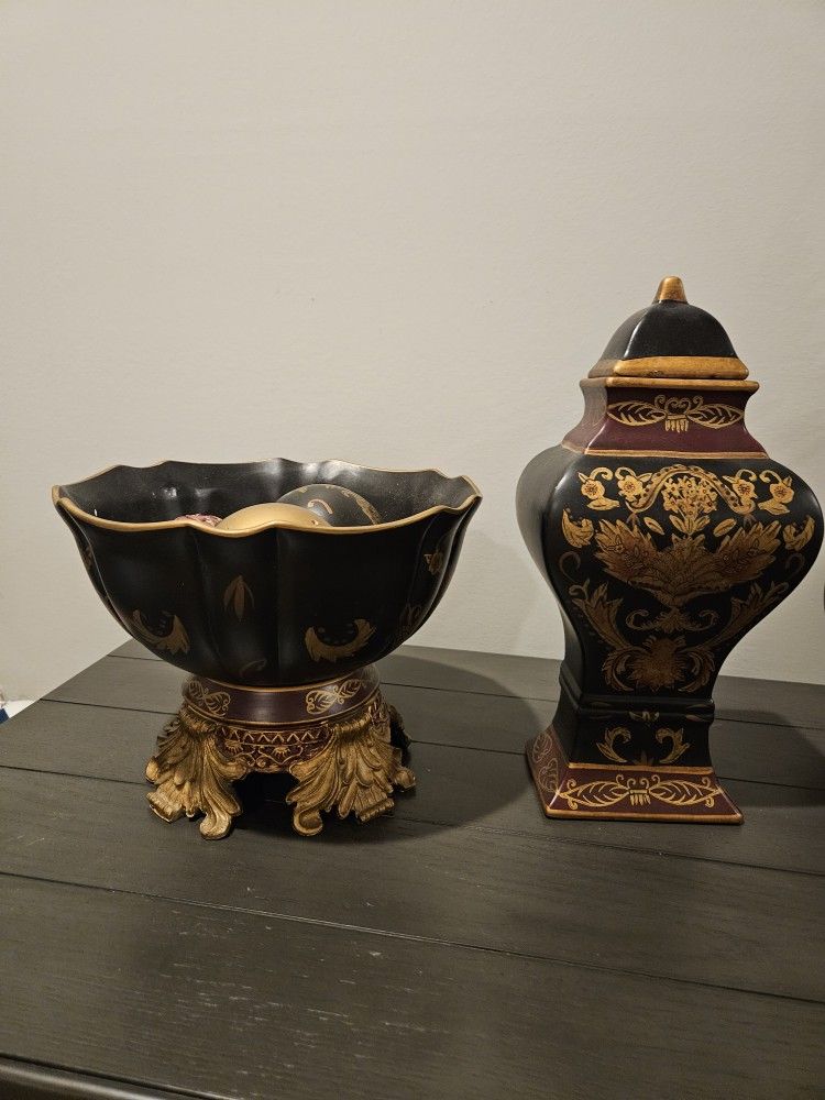 Unique Oriental Vase Set