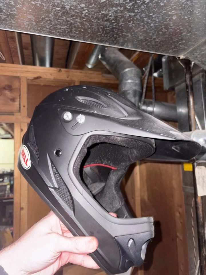 Bell Servo Helmet - Size L - Good Condition - photo 3