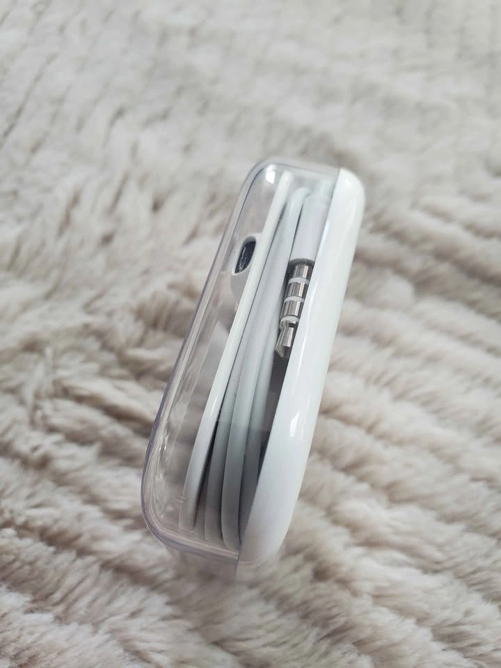 Apple White Wired Headphones With Mic In Case - photo 2