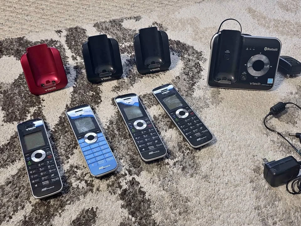 VTech Cordless Phone System 4 Handsets w Bluetooth