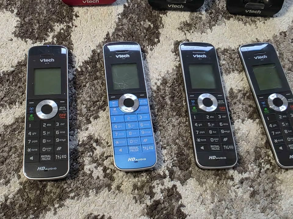 VTech Cordless Phone System 4 Handsets w Bluetooth - photo 2