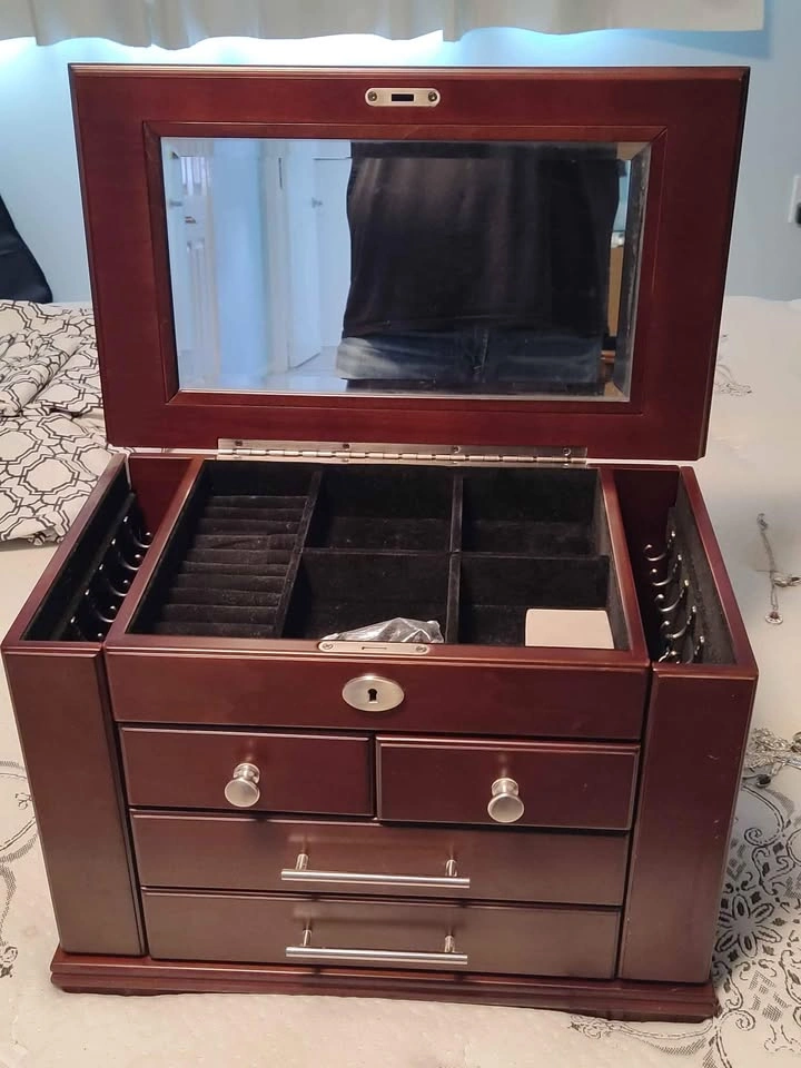 Jewellery box with lock - photo 3