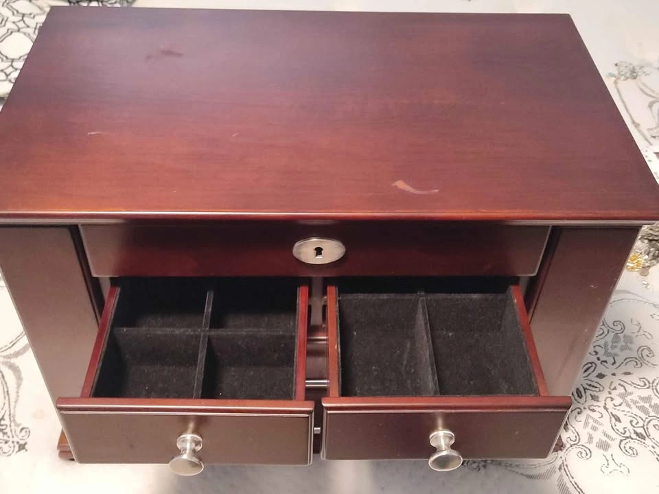 Jewellery box with lock - photo 4