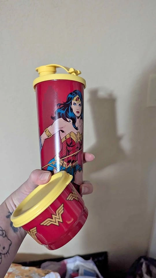 Wonder Woman Tupperware Set