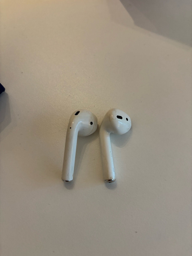 Apple AirPods - photo 2