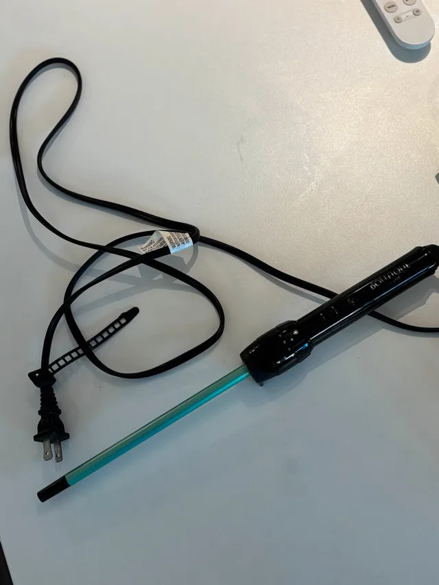 Hair Tools - Mini Flat Iron & Curling Wand image indicator(2)