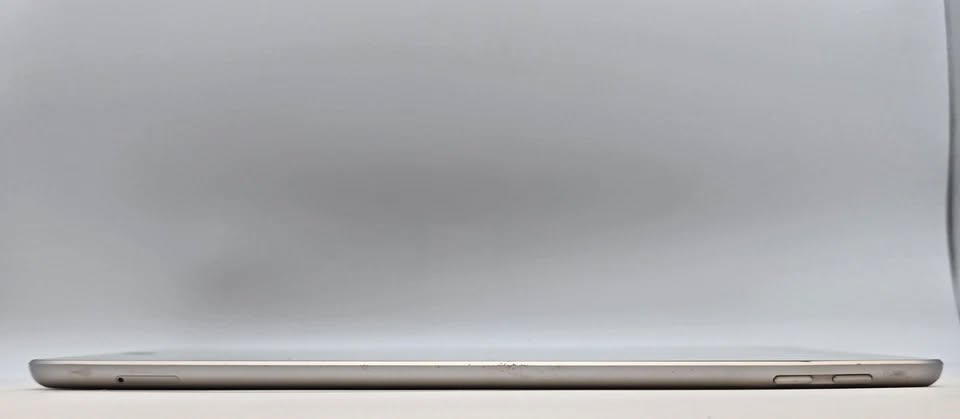 Apple iPad 5th Generation, 32GB, Cellular, Unlocked, Grey - photo 2
